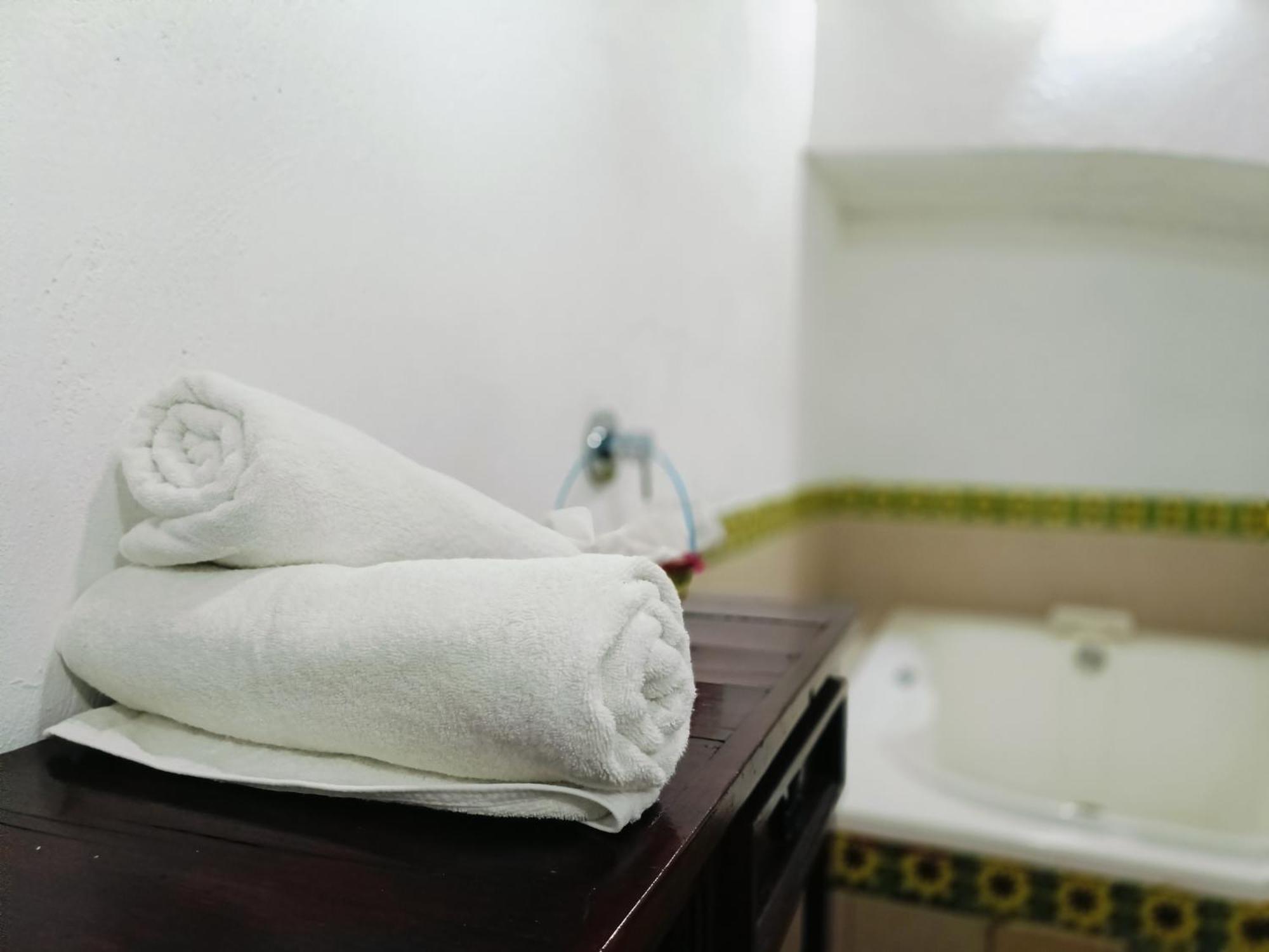 פואבלה Hotel Bacantes מראה חיצוני תמונה